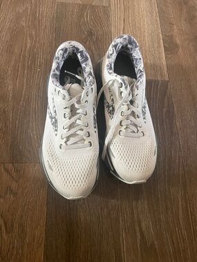 Brooks Women's White Running Sneakers with Gray Accents